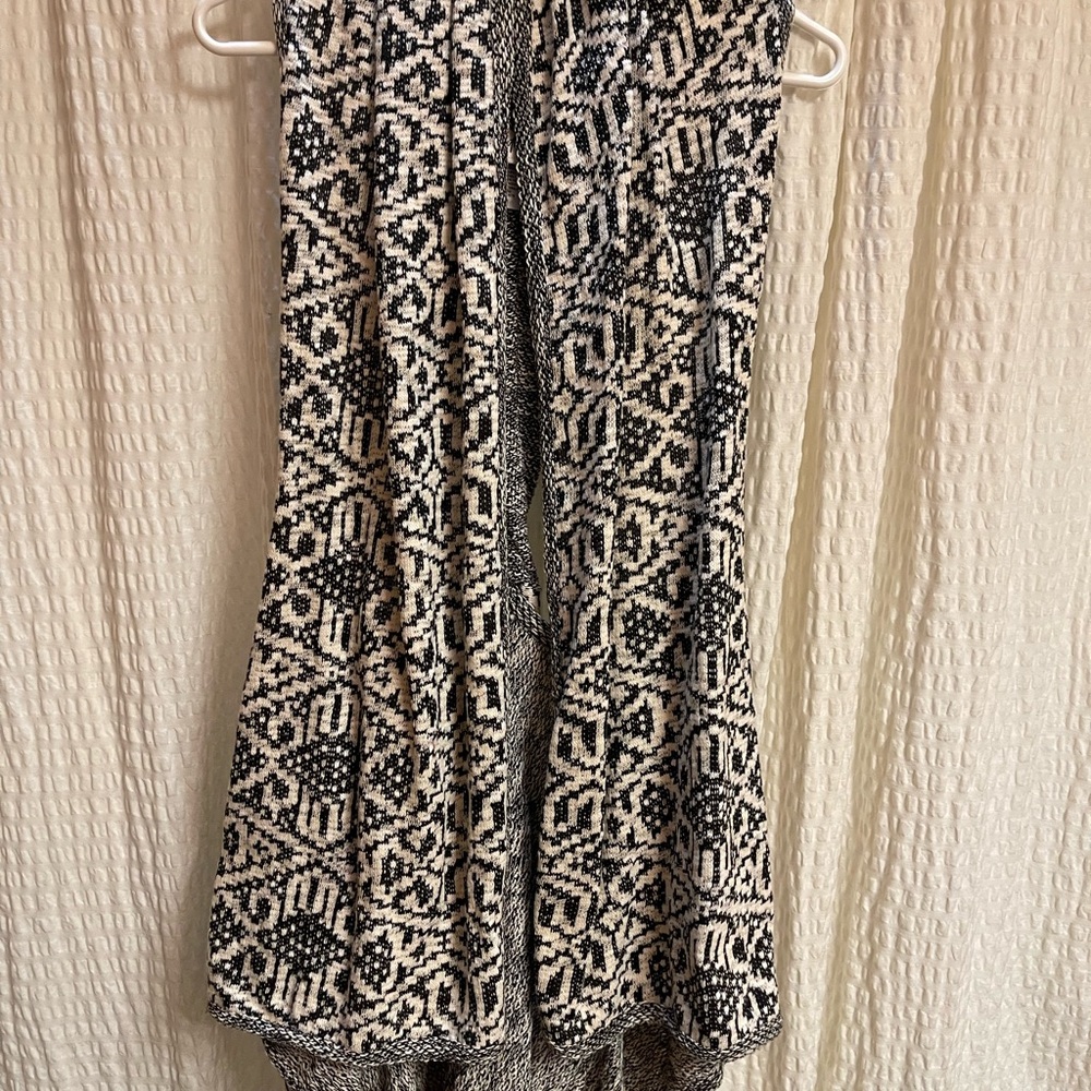 Daytrip Black and White Patterned Sweater